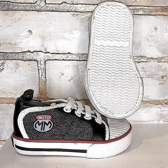 Disney Store Baby Micky Mouse MKY 28 Soft Sneakers, Toddler Size 12-18 Months. - Picture 6 of 7